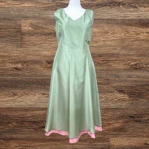 Lynn Lugo Fit & Flare Cocktail Dress Size 12 100% Shantung Silk Sage Green LIned